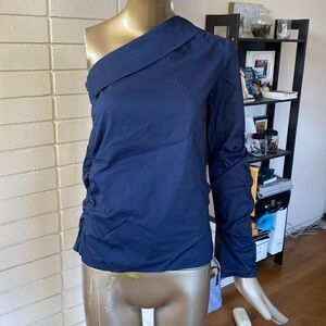Navy blue one sleeve fitted top. Lapel detail, side zip, no slip trim